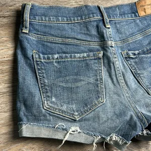 Abercrombie & Fitch Distressed Denim Short Shorts Size 2 thumbnail 9