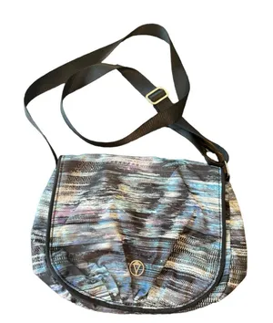 ivivva purse multicolored insulated‎ Button Closure and shoulder bag I Move CP thumbnail 1