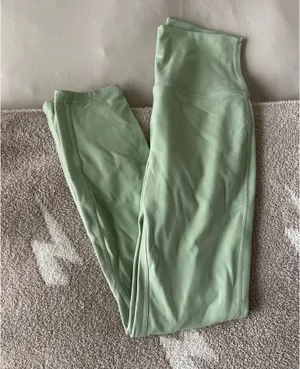 Green Lululemon Leggings Align 25" thumbnail 4