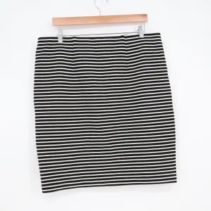 LOFT Skirt Womens XL Pencil Black White Striped Stretch Knit Excellent thumbnail 4