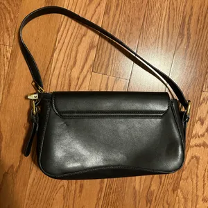 Elegant Black Leather Shoulder Bag thumbnail 2