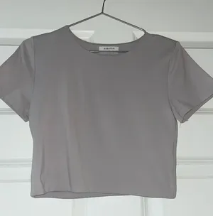 Aritzia Babaton Contour Cropped T-Shirt thumbnail 1