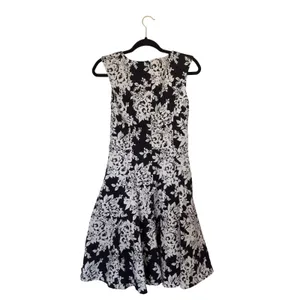 White House Black Market Black 6 White Floral‎ Fit And Flare Dress Day to Night thumbnail 2