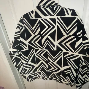 Zara Monochrome Patterned Top thumbnail 4