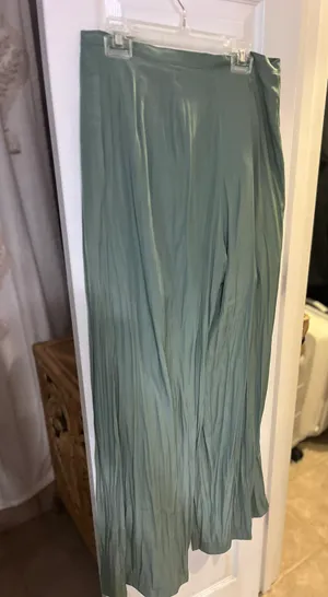Green Pants Size L thumbnail 2