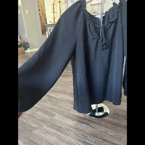 Lauren Conrad LC Black Ruffled Quarter Sleeve Blouse w/Tie thumbnail 3