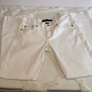 Calvin‎ Klein Women's Sz 2 White Denim Jeans Low Rise Flare 30x27 Short thumbnail 16