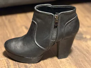 Gianni Bini Black Leather Platform Ankle Booties Size 8M. thumbnail 2