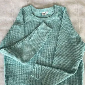 Gap turquoise spring crew neck sweater thumbnail 1