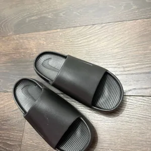 Nike Men’s 5 Women’s 6 Black Calm Slides Shoes Slip On thumbnail 3
