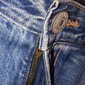 American eagle 90’s slim boyfriend size 10 short jeans extra distressed thumbnail 3
