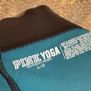 PINK Victorias‎ Secret Teal Black Aztec Yoga Athletic Capri Leggings Large thumbnail 3