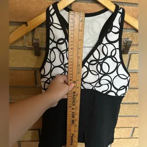 Lululemon Halter Tank Top Racerback White & Black Abstract V Neck Size 2-4 thumbnail 4