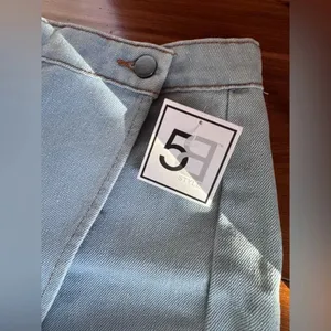 5B Style Light Wash Denim Skort size medium thumbnail 7