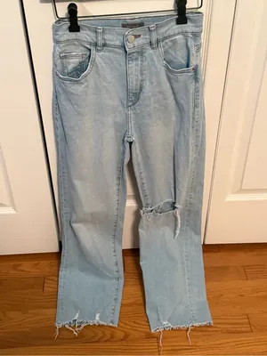 DL1961 Straight Leg Light Wash Jeans thumbnail 2
