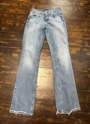 Silver Suki slim boot cut distressed cowboy 27x33 jeans thumbnail 1