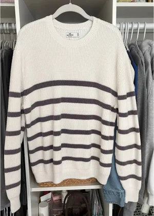 Hollister Sweater thumbnail 1