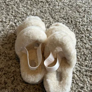L.A.M.B. Kids Plush Slide Sandals in Cream thumbnail 4