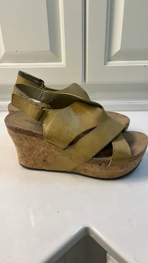 Pierre Dumas wedges  thumbnail 3
