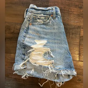 American Eagle high rise denim shorts thumbnail 2