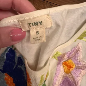ANTHRO | TINY Embroidered Floral‎ Blouse thumbnail 5