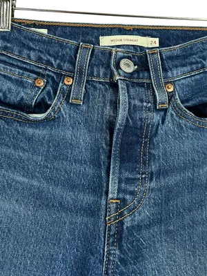 Levi's Wedgie Straight Leg Classic Blue Jeans Button Fly WOMEN’S SIZE 24 Waist thumbnail 2