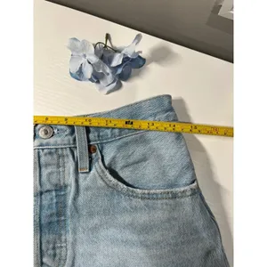 Levis Premium 501‎ Original Shorts Light Wash Distressed Cut Off W27 56327-0086 thumbnail 7