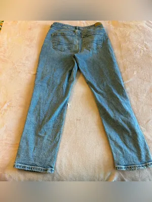 American Eagle Strigid Mom Jean distressed high rise straight fit size 8 casual thumbnail 2