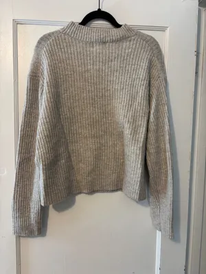 H&M Sweater thumbnail 2