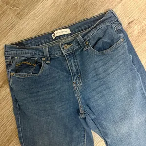 Levi’s 505 Straight Leg Jeans thumbnail 2