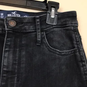 Hollister Women’s Black Denim Ultra High-Rise Mom Jean thumbnail 5