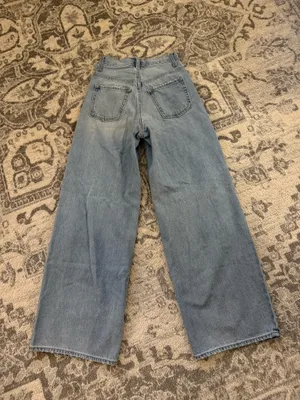 Old Navy Light Blue Distressed Wide-Leg Jeans thumbnail 2