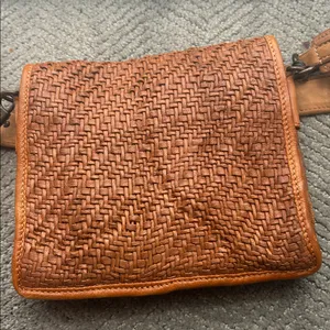 Juju & Co- Women’s Hut Weave Cross Body - Cognac Brown Woven Shoulder Bag thumbnail 8