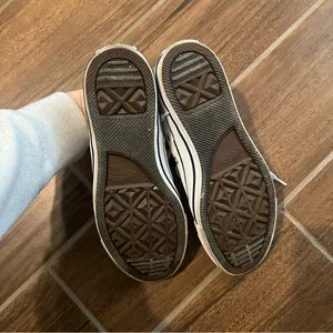 White converse sneakers size 8 thumbnail 6
