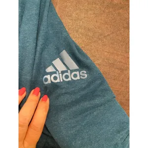 Adidas‎ Long Sleeve Drop Cut Turtleneck with Muff/Kangaroo Pocket Blue XL thumbnail 4