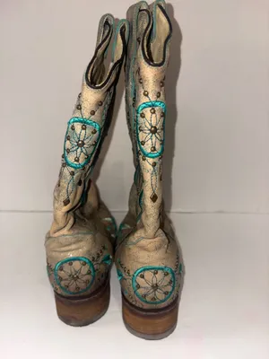 Corral Boots are the Women's Sand Horse Inlay and Multicolor Embroidery Square Toe model (A4266 thumbnail 4