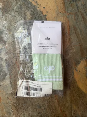 ALO Yoga Unisex Half-Crew Throwback Sock NWT Spearmint Size Large Brand New thumbnail 2
