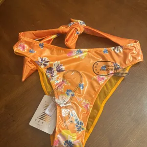 Savage Fenty Bikini By Rihana Bottom Multi Colored Floral Swimsuit Size M~ NWT thumbnail 6
