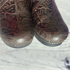 Dansko Professional Tooled‎ Leather Clogs Sz 38 EU (7.5/8 US) Brown Nurse Shoes thumbnail 3