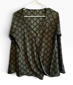 Forever 21 Wrap Blouse Womens Medium Green Black Excellent Damask Long Sleeve thumbnail 1