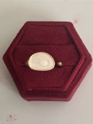 Gold Ring with White Mother-of-Pearl Oval Stone Size 6 thumbnail 3