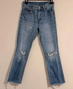 Levi's knee rip blue wash jeans size 24 thumbnail 1