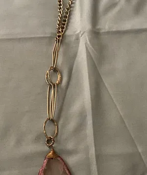 26” Gold Tone Chain Necklace Sliced Agate Stone Pendant White Pink Edge 3.5”H thumbnail 5