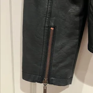 Montanaco‎ Black Women's medium faux leather Jacket with embossed design thumbnail 5