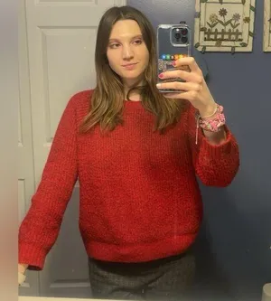 Old Navy red cozy shaker-stitch pullover long sleeve sweater S thumbnail 1