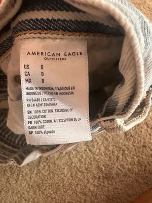 American Eagle 90s Boyfriend Shorts Denim Distressed thumbnail 4