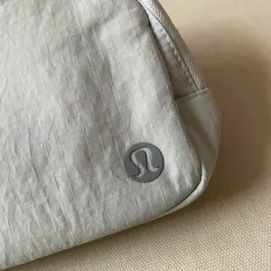 Lululemon Everywhere Belt Bag Ripstop - Silver Drop thumbnail 2