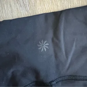 Athleta Black Ultimate Stash Crop Legging thumbnail 8