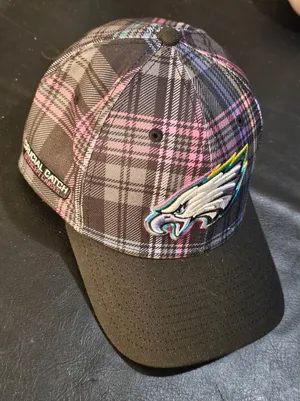 New Era 39 Thirty Philadelphia Eagles Crucial Catch Intercept Cancer Hat S/M‎ thumbnail 1