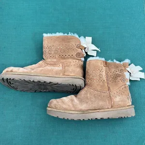 UGG Boots Womens Dae Sunshine Bailey‎ Bow Ankle High Fur Brown size 6 thumbnail 2
